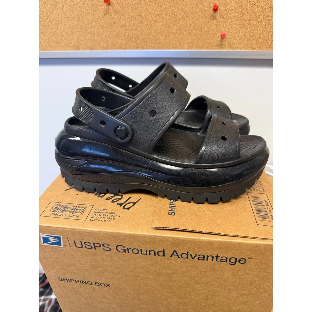 Crocs Mega Crush Sandal Black Platform Lug Sole Womens 9 Mens 7 207989-001